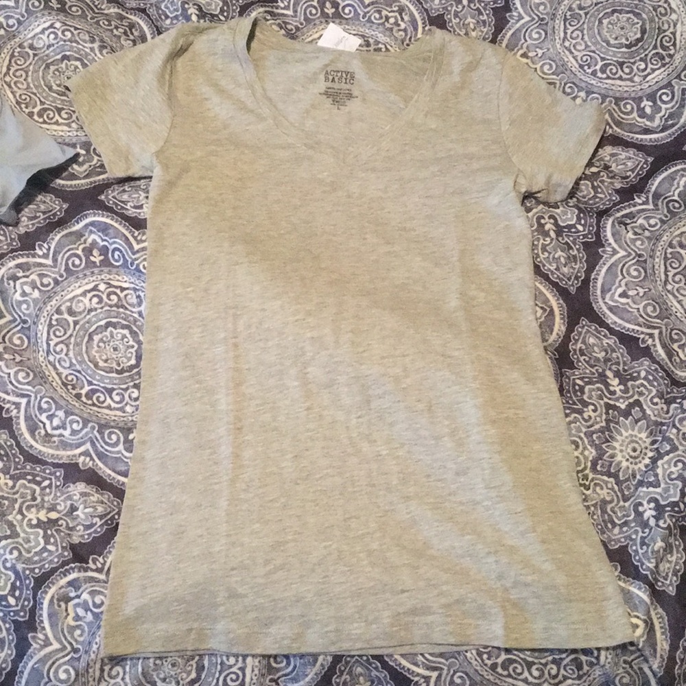 Grey short sleeve t shirt